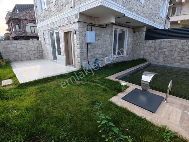 Kocaali De Yalı Mah De Deniz Gören Havuzlu Taş Detaylı 3+1 Villa