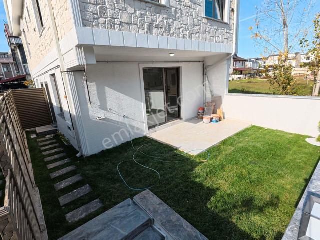 Kocaali De Yalı Mah’de Taş Detaylı, Ön Cephe 3+1 Villa –