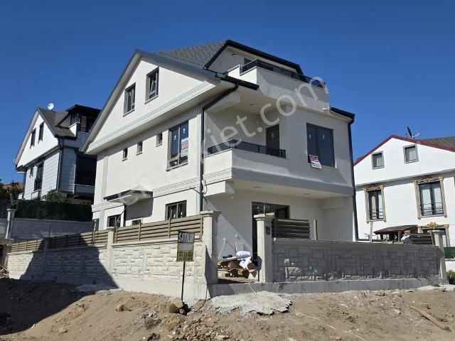 Kocaali Sahilinde Denize 4. Sırada 4+1 Satılık Villa