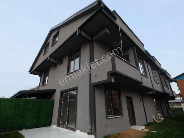 Kocaali Yalı Mah De Geniş Bahçeli 3+1 Villa