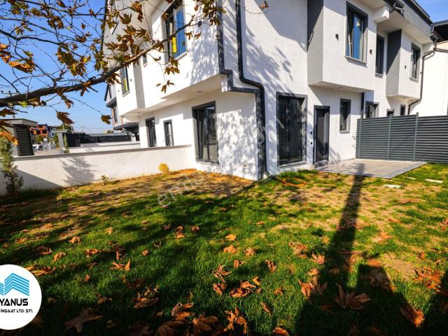 Kocaali Yalı Mah De Köşe Parsel Ultra Bahçeli 3+1 Villa