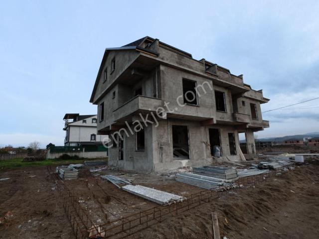 Kocaali'de 120m2 Bahçeli 4+1 Villa