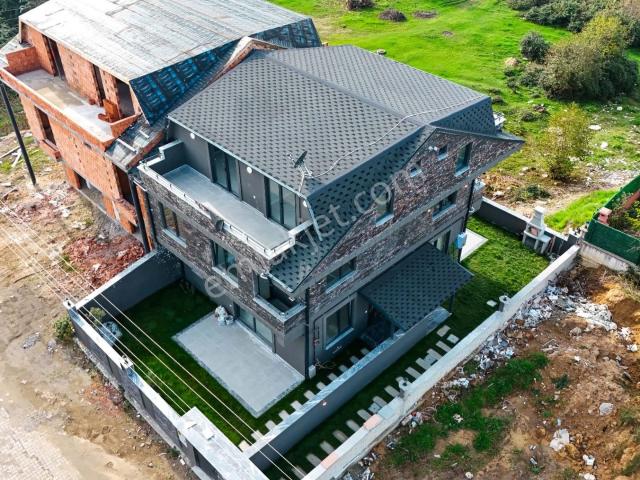 Kocaali'de Bahçeli Teraslı Seçkinlere Hitap Eden 4+1 Satılık Villa