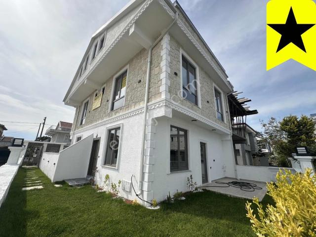 Kocaalide Denize 100 Metre Lüks 3+1 Villa