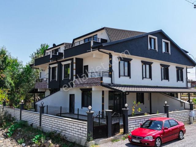 Kocaali'de Rahat Ve Güvenli Yaşam Sunan 5+1 Villa