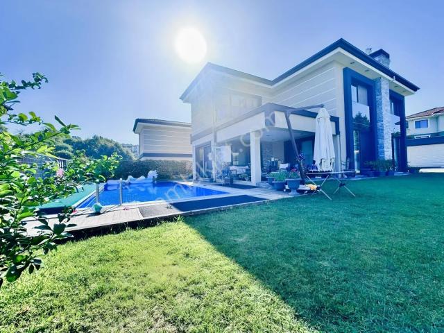 Kocaeli Başiskele Bahçecik 5+1 Müstakil Havuzlu Villa