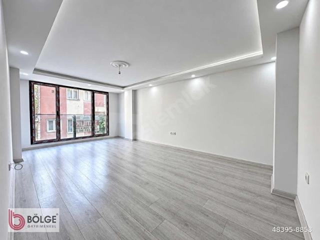 DARICA CAMİ MAHALLESİNDE SATILIK 3+1 128M2 ARA KAT DAİRE