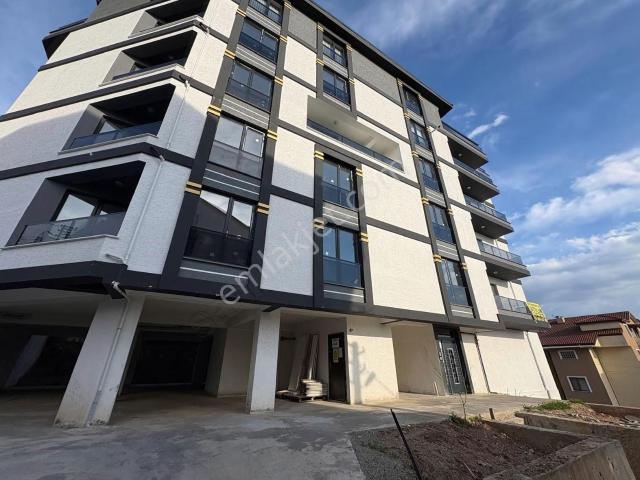 Kocaeli İzmit Yeni Mah De Havuzlu Sitede 3+165 M2 Satılık Daire