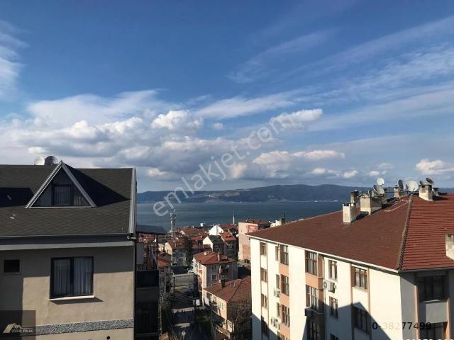 Kocaeli Karamürsel 4 Temmuz Mahallesi Satılık 3+1 Ara Kat Daire