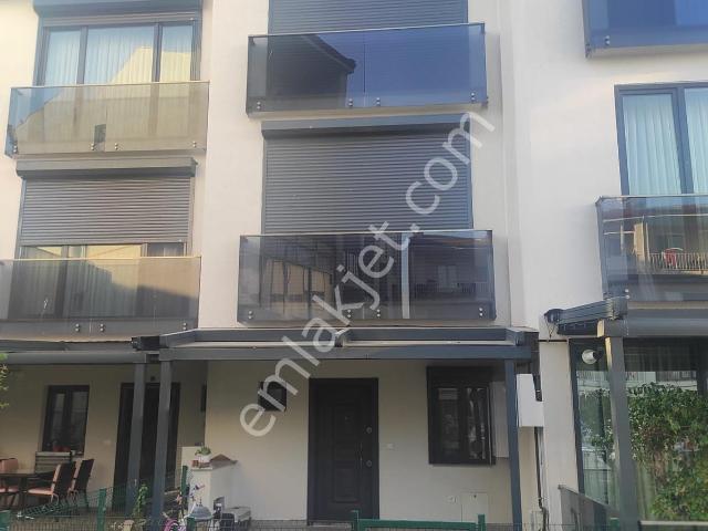 Kocaeli Karamürsel Kayacık Mah. Satılık Havuzlu Triplex Villa