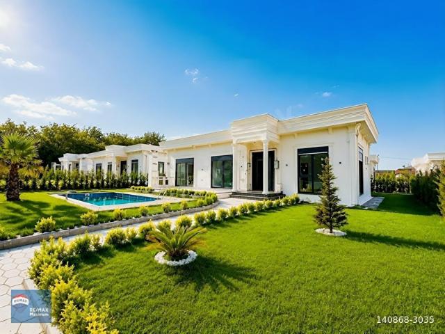 Kocaeli Kartepe'de 1000 m2 Arsalı Satılık 4+1 Havuzlu Lüks Villa