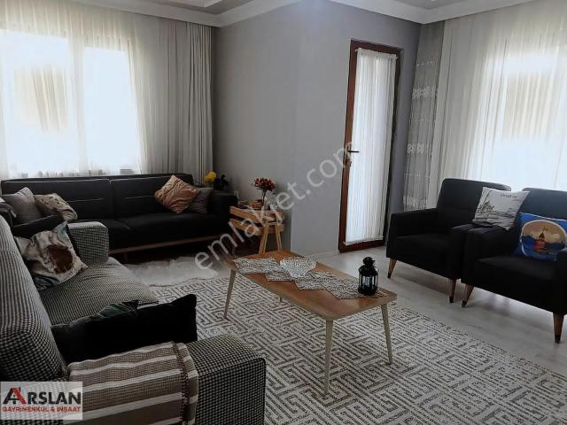 Kocaeli Körfez Hacıosman Mahallesinde Cadde Üzerinde 2+1 Geniş