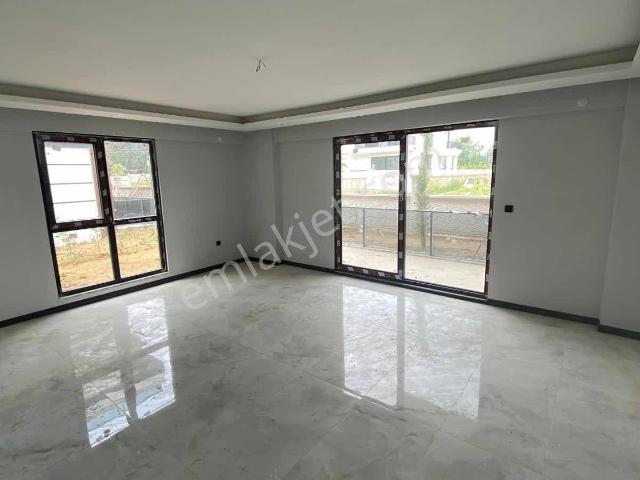 Kocaeli Yeniköy'de Triblex 4+1 350 M2 Satılık Lüx Villa