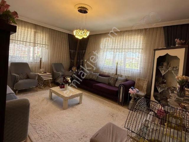 Kocalardan Adliye Tramvay Yakını Site İçi Arakat Kilerli 3+1