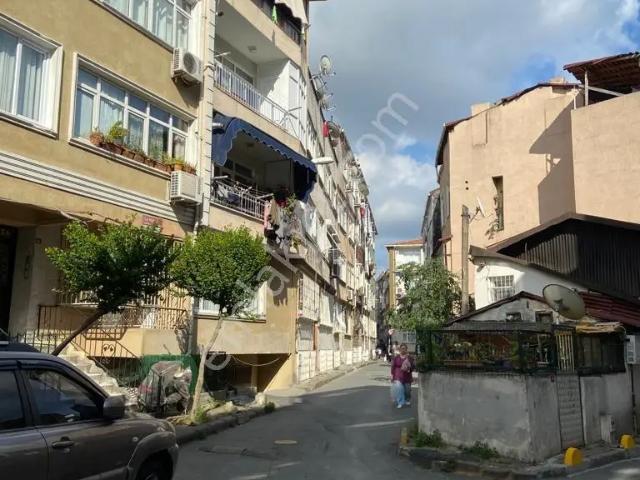 Kocamustafapaşa Alisuavi Okul Civarı büyük Bahçe Ve Arsalı Daire