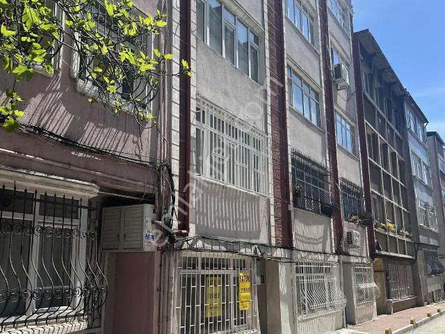Kocamustafapaşa Işgırlak Sokak Giriş Kat 1+1 Hisseli Tapu