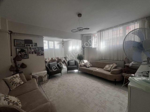 Kocamustafapaşa Merkeze Yakın 100m2 Yapılı Temiz Daire