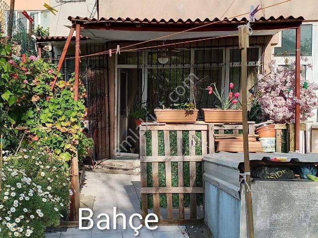 Kocamustafapaşa Yeni Çeşme Sokakta Bahçeli Satılık Daire