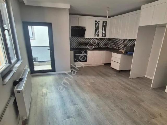 Kod 2215 Çamlık Mah. Metroya Yürüme Mesafesinde 1+1 Kiralık