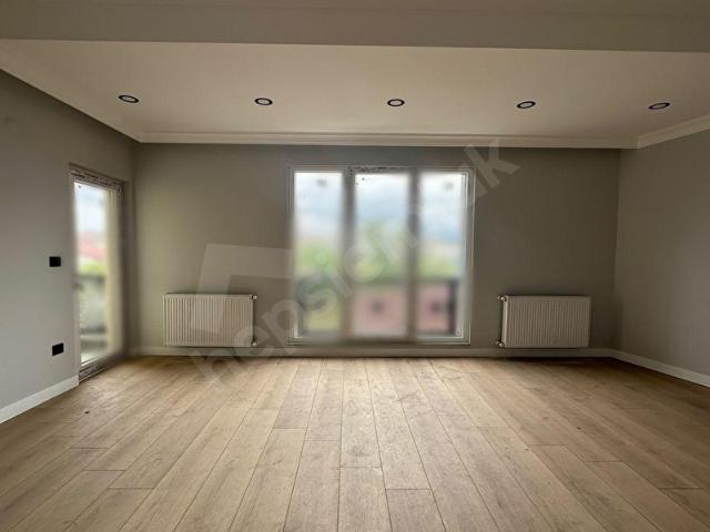 KOD 5416 YENİDOĞAN MAH. GENİŞ MUTFAKLI 2+1 ARA KAT DAİRE !