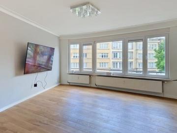 Koekelberg – Renovated 2BR Apartment near Basilica