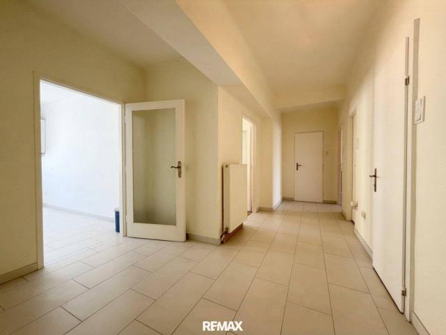 Koffer packen, einziehen: Helle bezugsfertige Wohnung mit Loggia & PKW Stellplatz nahe Schönbrunn