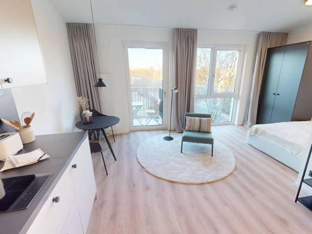 Koffer packen und einziehen: Modernes 1 Zimmer Apartment mit geschmackvoller Möblierung, EBK und BALKON direkt an der Spree