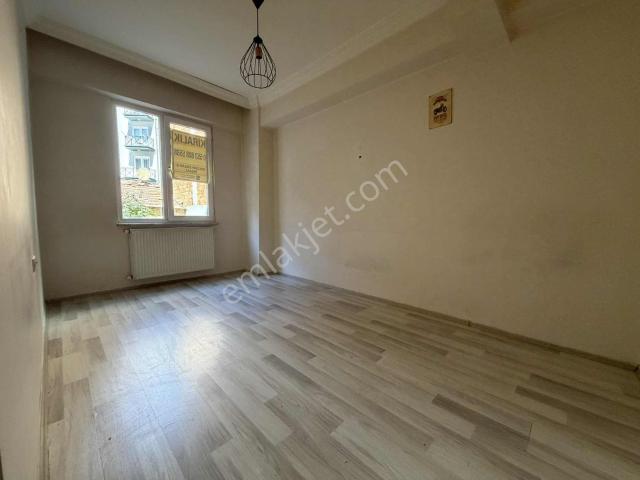 Kolçan Emlak'tan Kafeler Caddesinde 2+1 Kiralık Daire