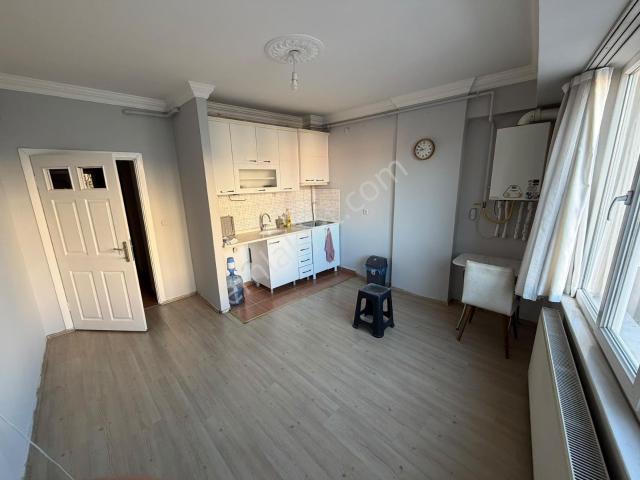 Kolçan Emlak'tan Meydanda Kiralık 1+1 Daire