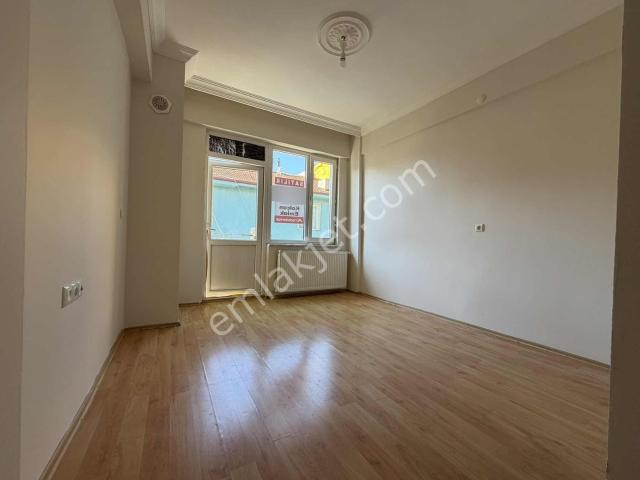Kolçan Emlak'tan Yunusemre'de Tapu Civarı 1+1 Satılık Daire