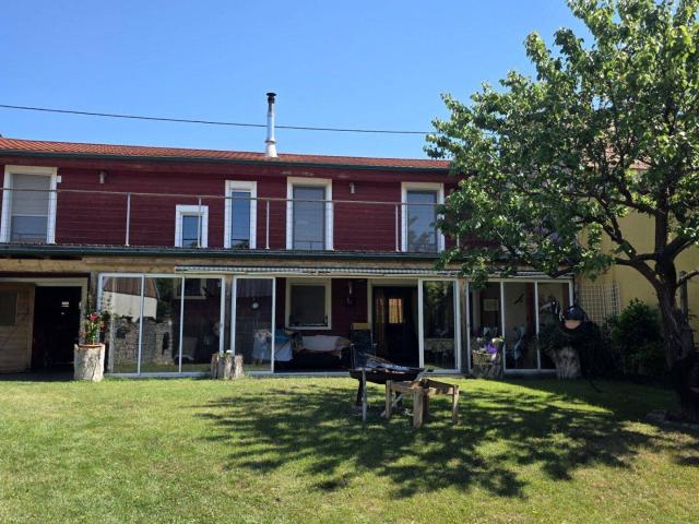 Kollersdorf Vollmöbliertes Haus mit Garten, Werkstatt und Garagen