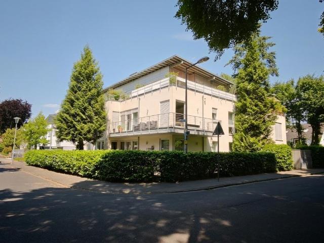 Köln Junkersdorf, schiclke 3 Zimmer Wohnung mit Kamin, großer Terrasse und TG Stellplatz