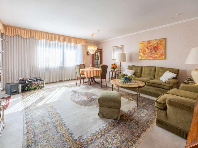KÖLN LINDENTHAL | VIEL RAUM FÜR NEUE IDEEN! 97 m², 2 Balkone, Aufzug & Garage