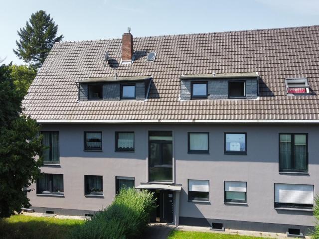 KÖLN WEIDEN  ATTRAKTIVE DACHGESCHOSSWOHNUNG IM GEPFLEGTEM WOHNUMFELD