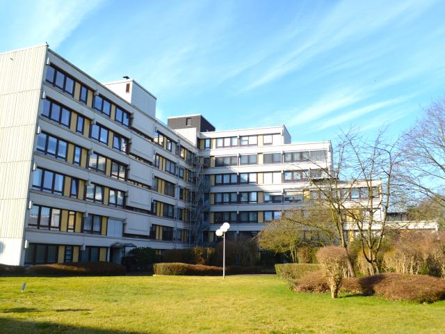 Köln Weiden, ETW 2 ZKDBad, 5. Etage, Aufzug, kein Balkon, Bad neu!