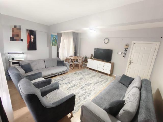 Köprü Emlaktan Y.emre Mah. 2+1 Net 80 M2 Satılık Ara Kat Daire