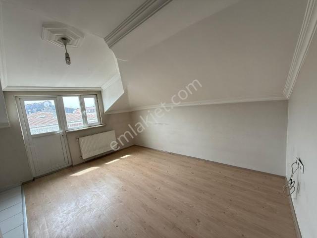 Köprü Emlaktan Gazi Mah. 2+1 Kiralık Merkezi Konumda Çatı Katı