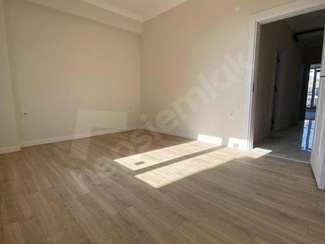 KORU EMLAK'TAN SATILIK 2+1 SIFIR DAİRE KAYMAKAMLIĞA CEPHE