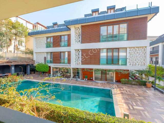 Koru Florya Avm Karşısında Site İçerisinde 3,5+1 Kiralık Daire