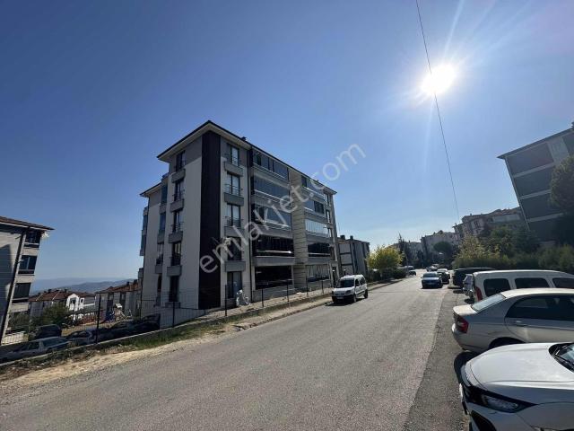 Korucuk Yakamoz Sitesinde Kiralık 3+1 Ara Kat Daire