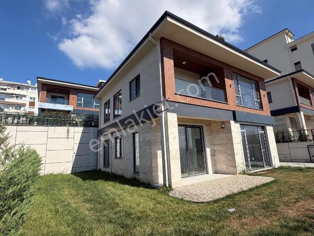 Korucuk'ta Satılık: Müstakil Villa | 4+1 Dubleks