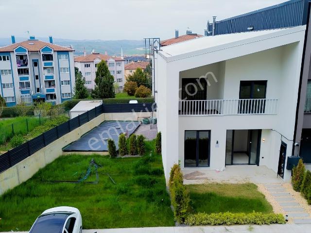 Korucukta Vadesiz Taksitle Satılık Modern Lüks 4+1 Villalar !