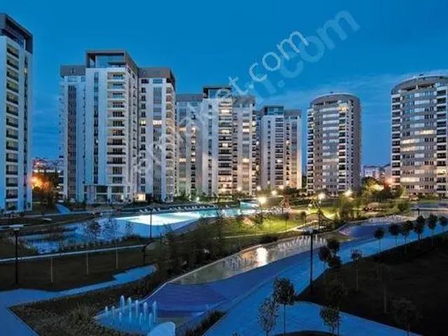 Korupark Evleri'nde Sedir 4 Blok'da Havuz Cepheli 4+1 Satılık