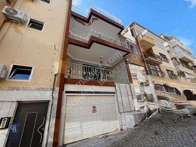 Korutürk Mahallesin De Teraslı Garajlı Bahçeli 5+2 Villa