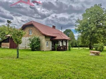 Urokliwy dom z dużą działką i tarasami w Korczynie