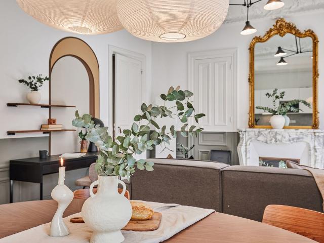 Kordon 2 bedrooms and balcony in Père Lachaise, Paris Amsterdam Apartments for Rent