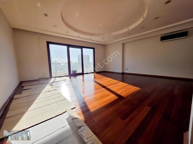 Kordonboyu Sahilde Eagle Park Sitesinde Satilik 3+1daıre