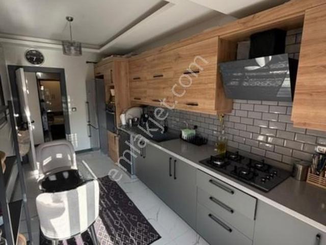 Körfez Mahallesinde Ebeveyn Banyolu 3+1 Satılık Lüks Daire