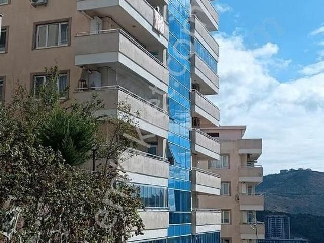 Körfez Mahallesi'nde Site İçerisinde Deniz Manzaralı Geniş 3+1