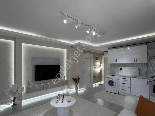 Körfezde Tramvayın Altında Sahile 2 Dk Lüks Eşyalı Satılık 1+1